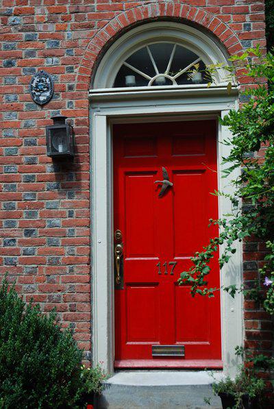 Picture of a red door